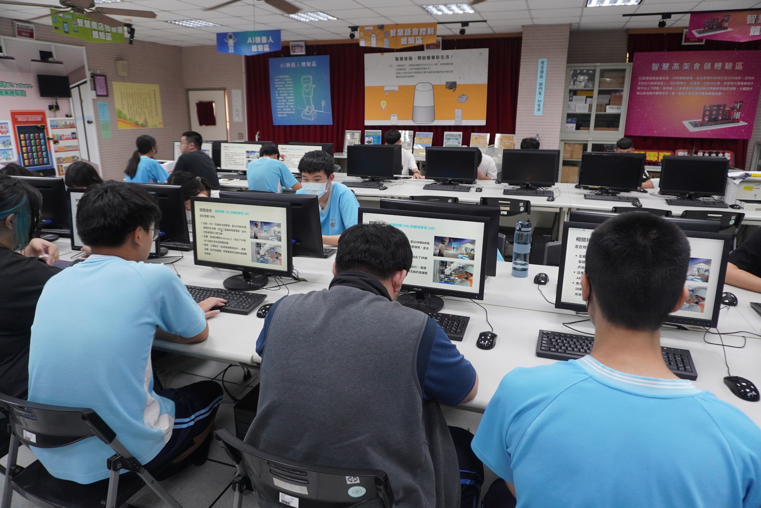 生成式AI應用與元宇宙初探 生成式AI應用與元宇宙初探