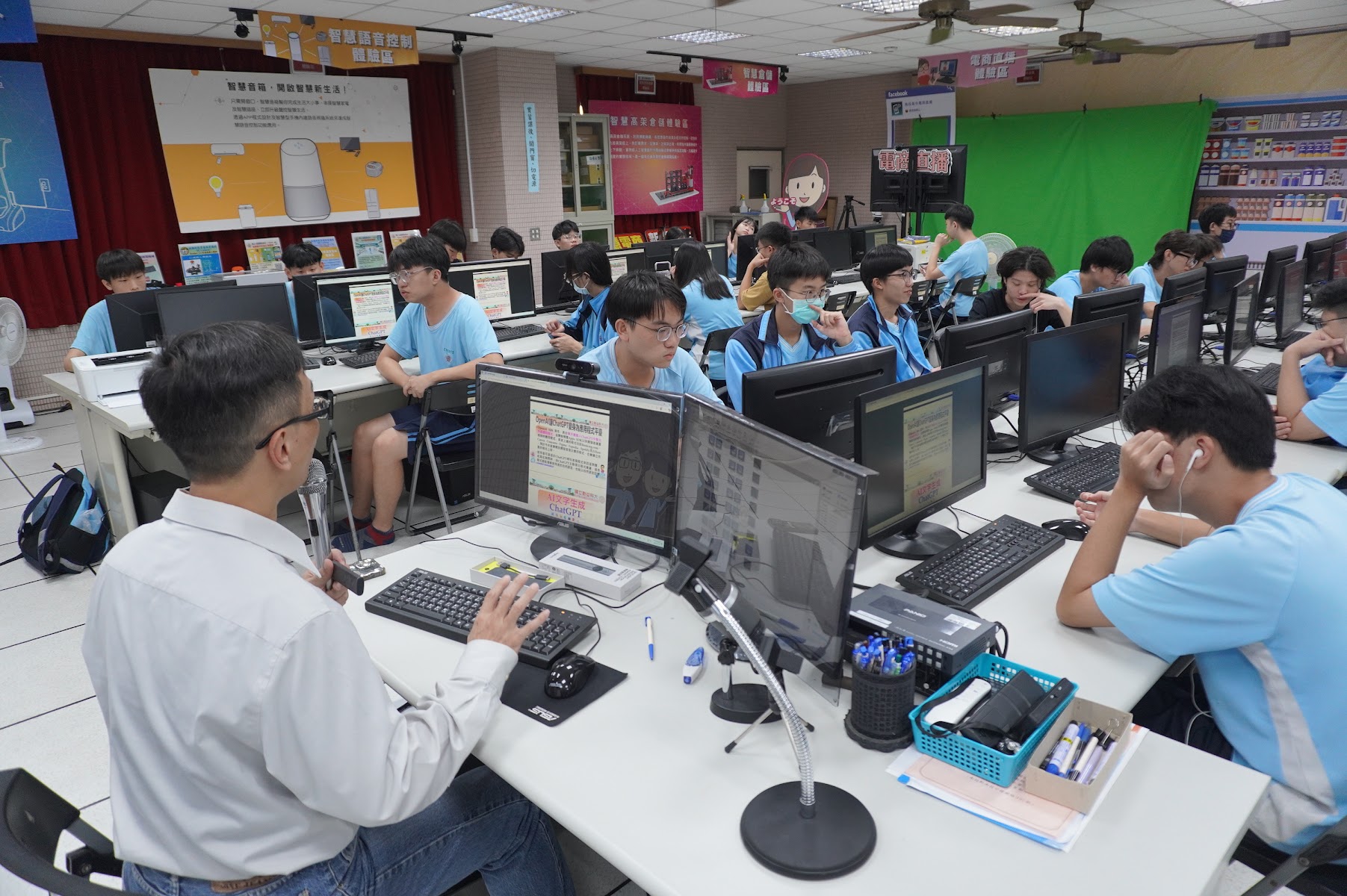 AI智慧電商行銷與視覺設計 AI智慧電商行銷與視覺設計