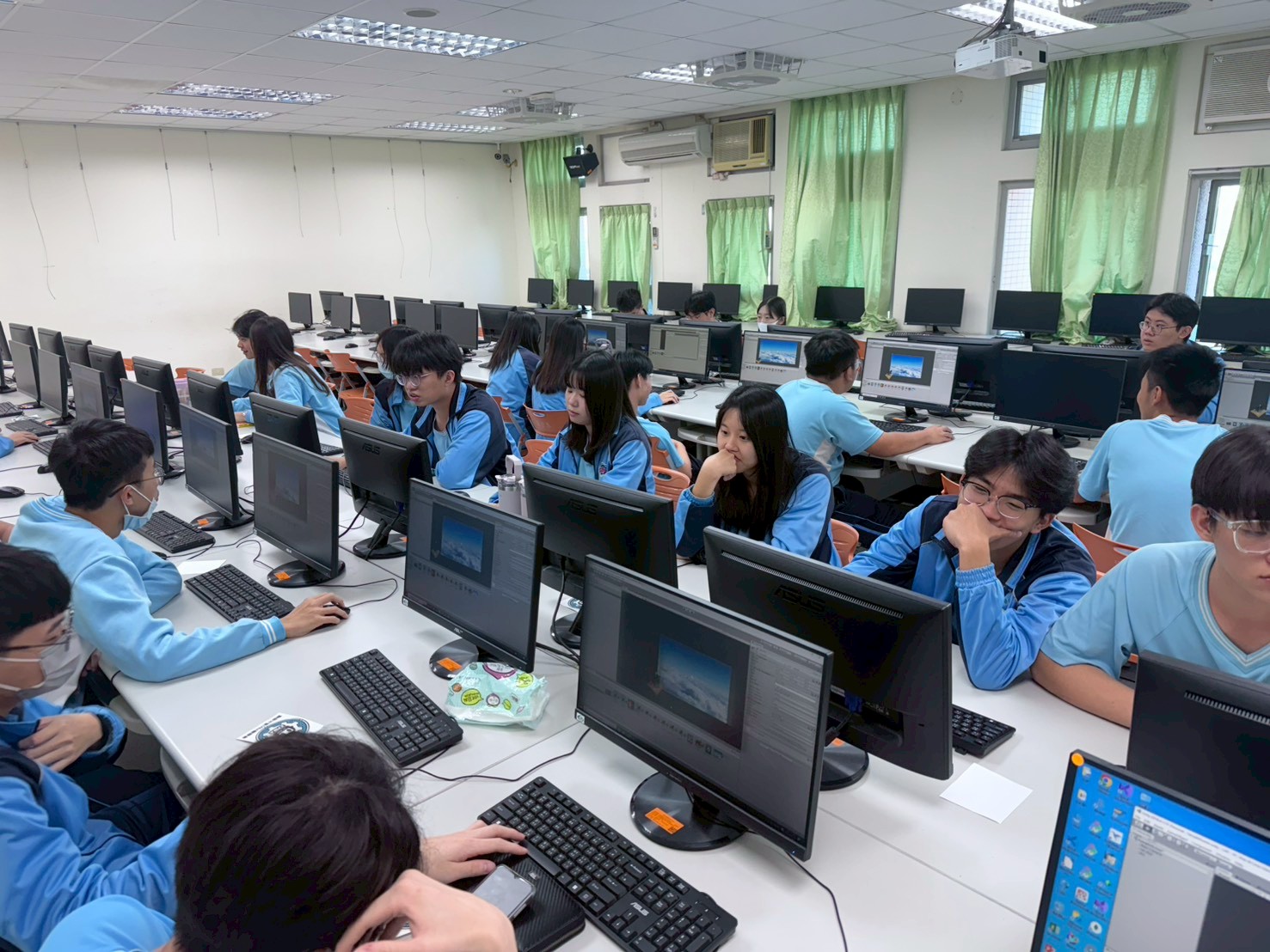 新興科技教育參訪暨AI融入專題實作研習 新興科技教育參訪暨AI融入專題實作研習