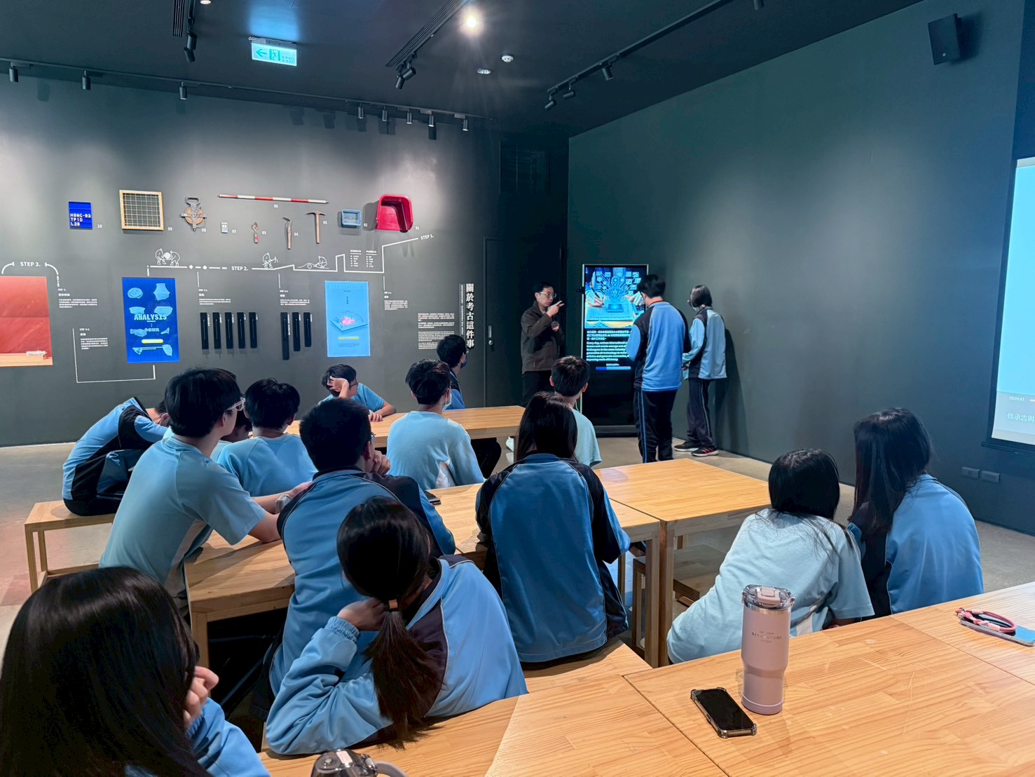 新興科技教育參訪暨AI融入專題實作 新興科技教育參訪暨AI融入專題實作