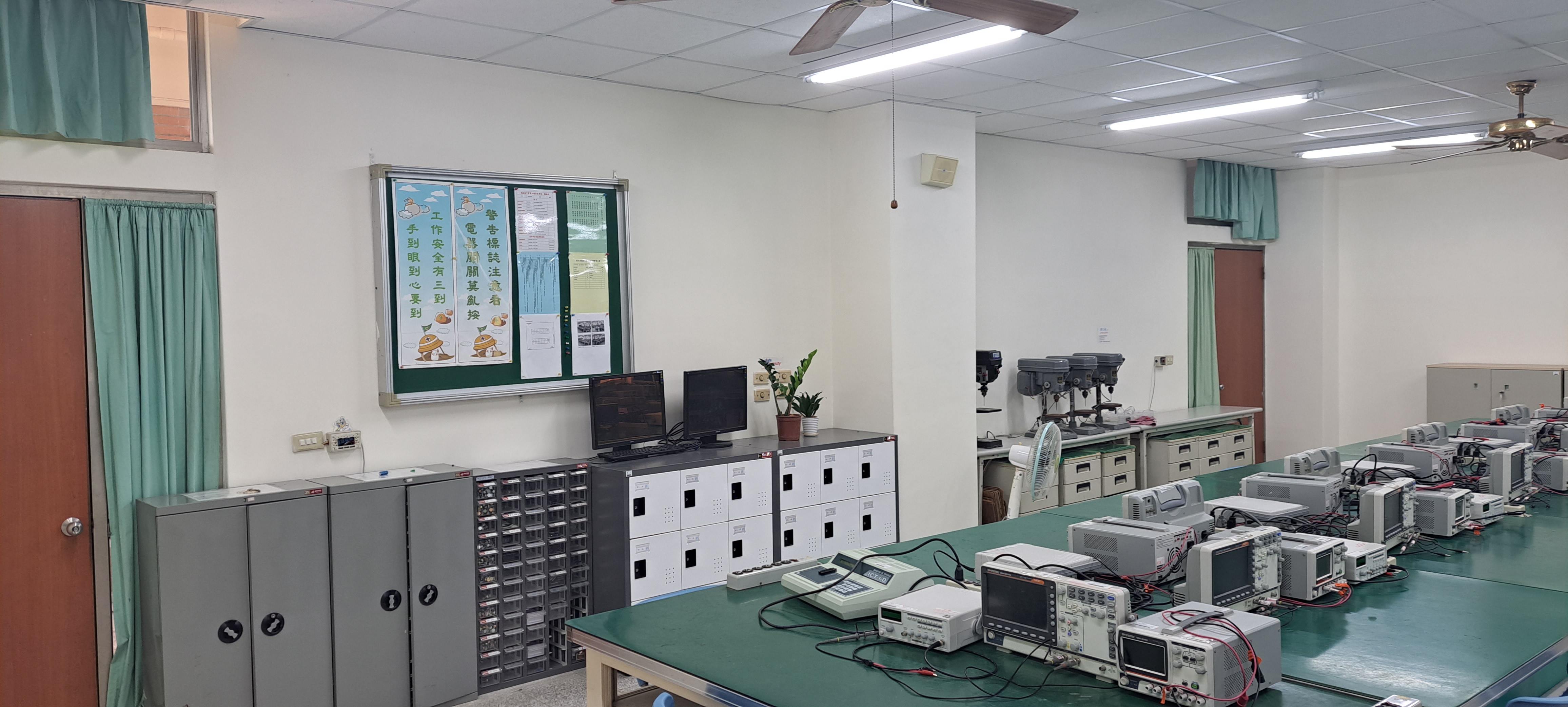..電子實習工場設備_完備