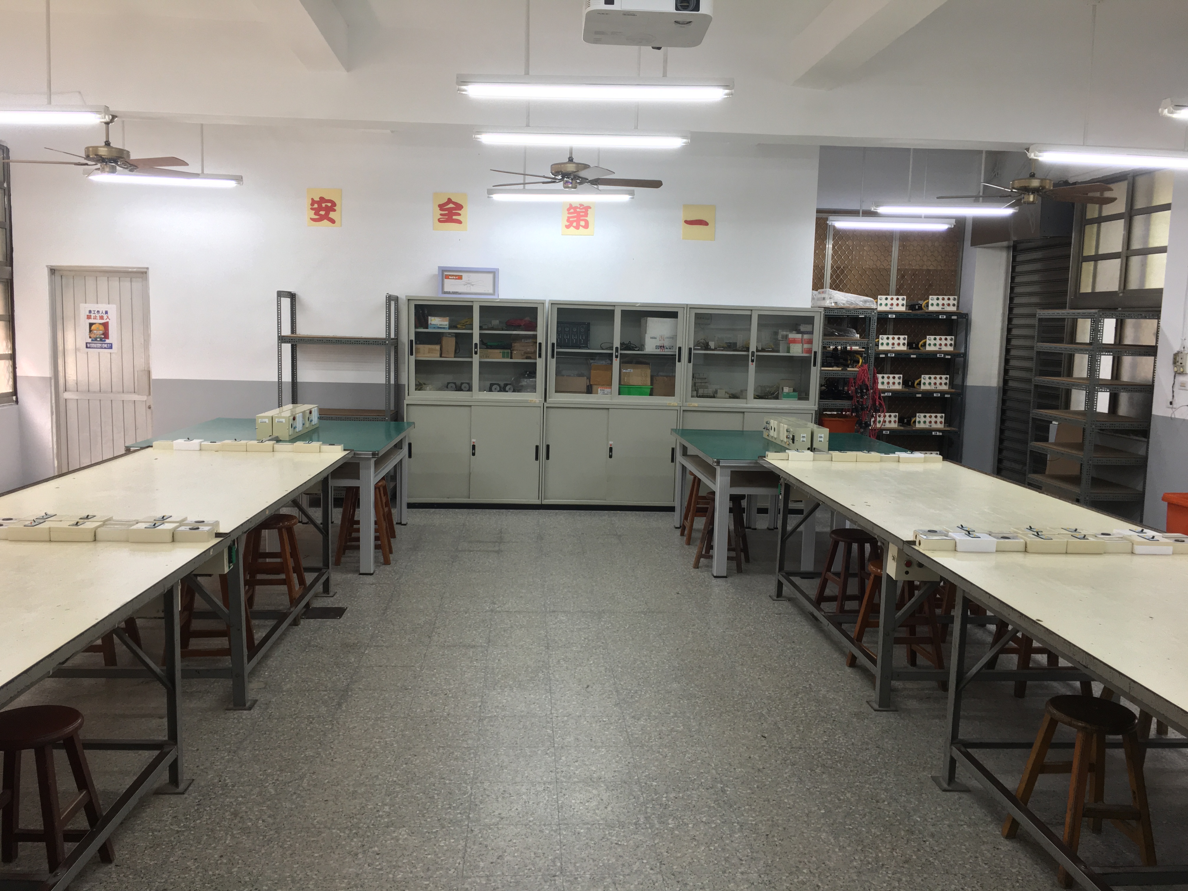 低壓工配實習工場相片